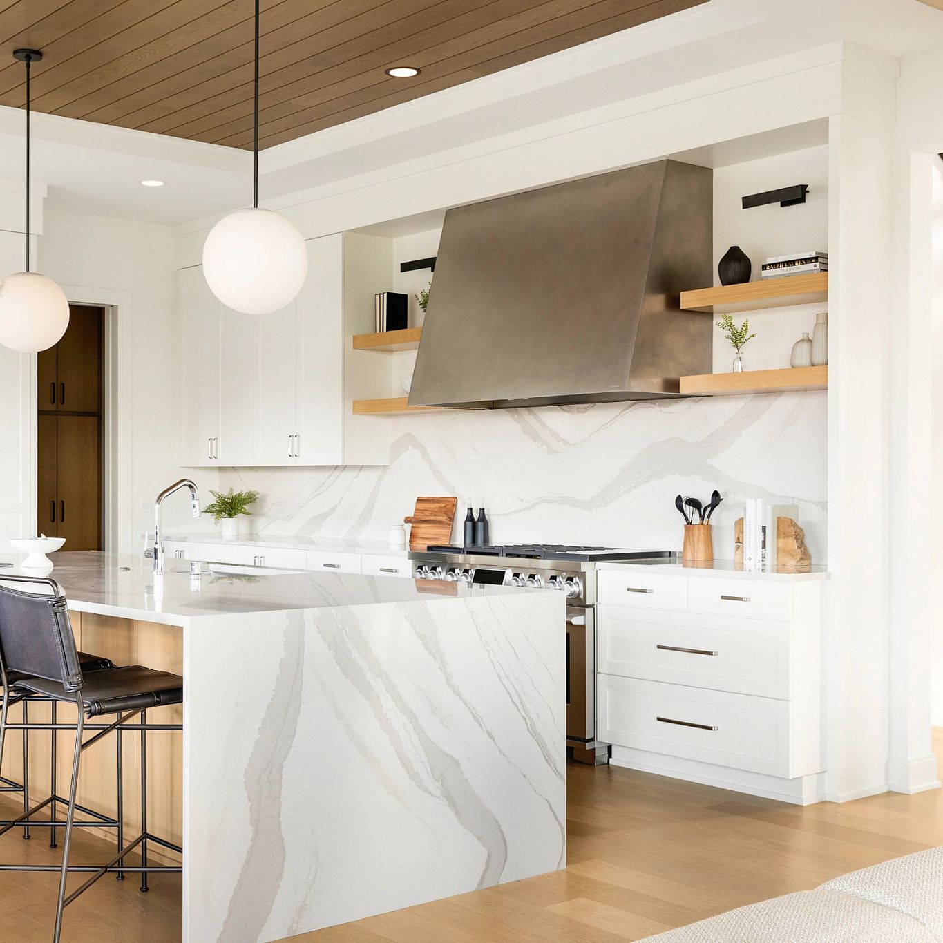 A kitchen with a table and chairs
Description automatically generated with low confidence