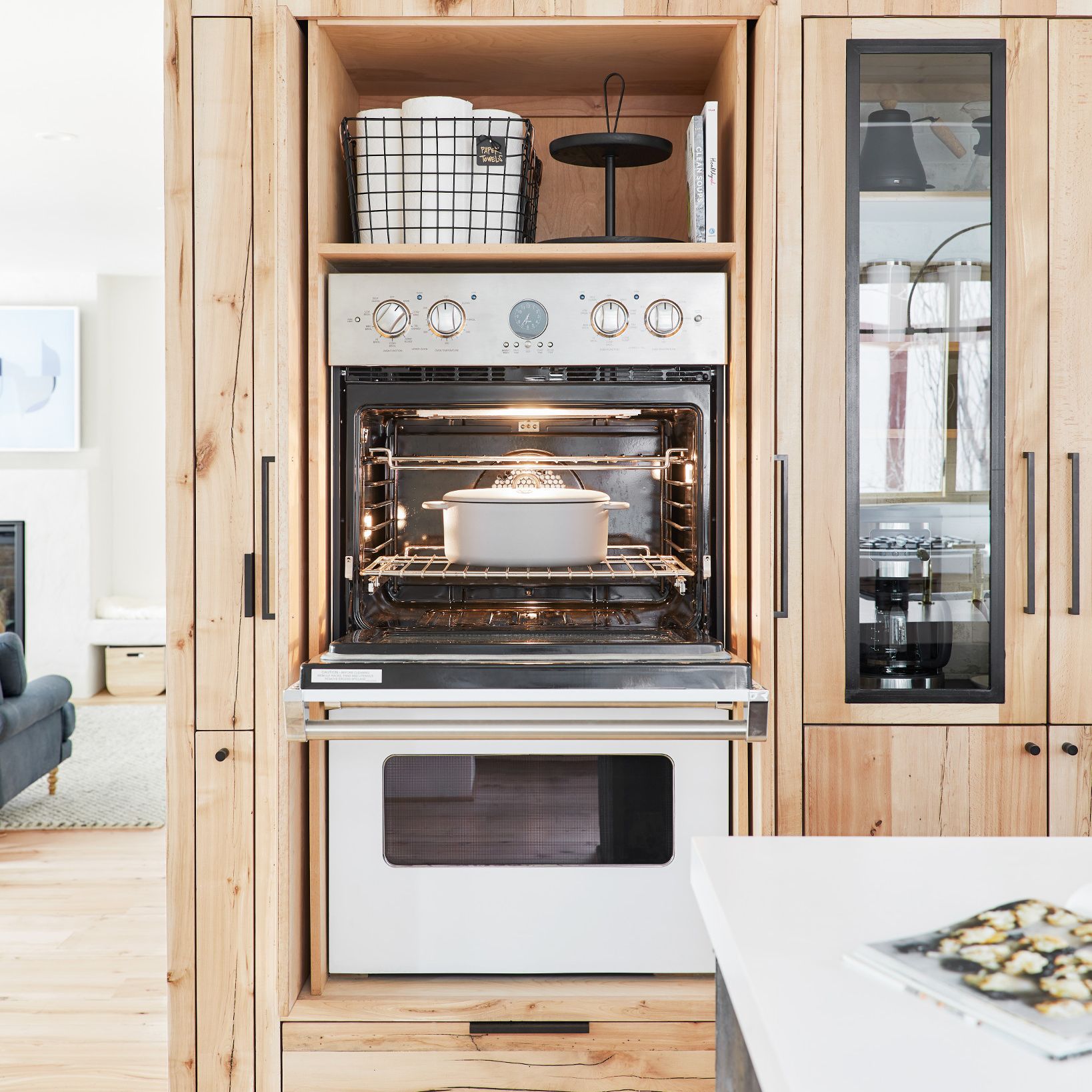 A stove top oven sitting inside of a kitchen
Description automatically generated