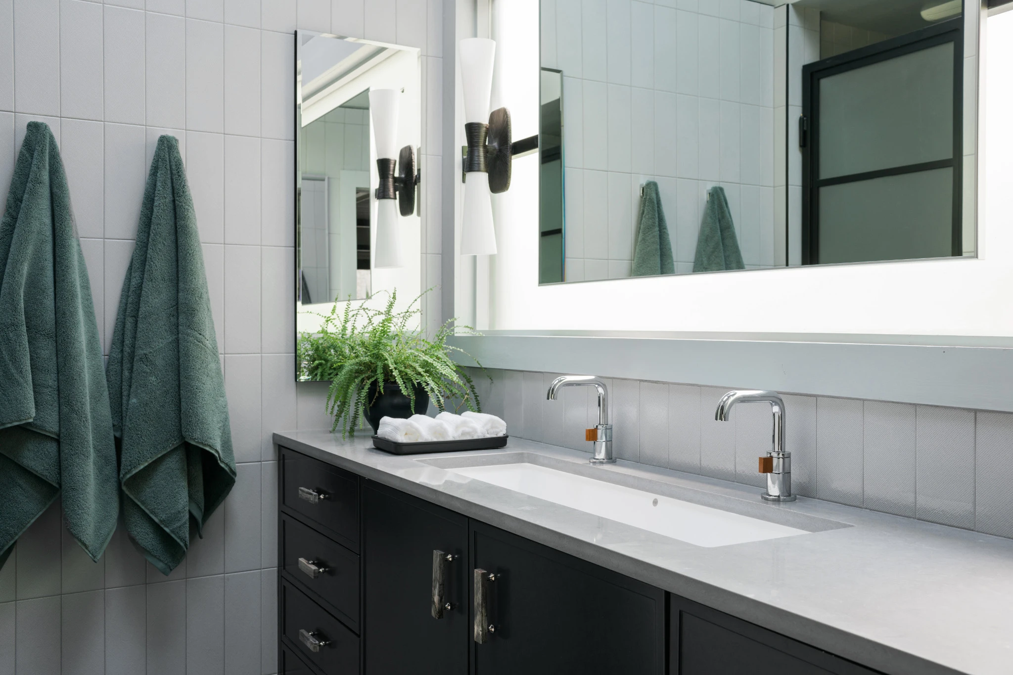 Modern Bathroom Vanity With Quartz Countertops