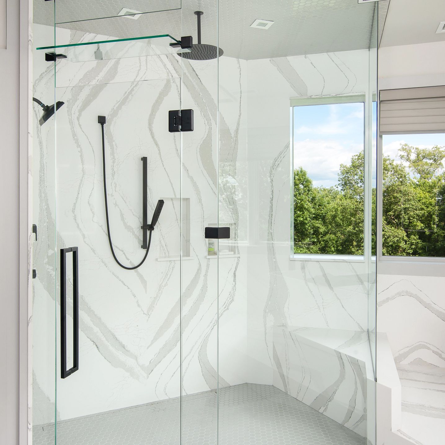 A picture containing indoor, white
Description automatically generated