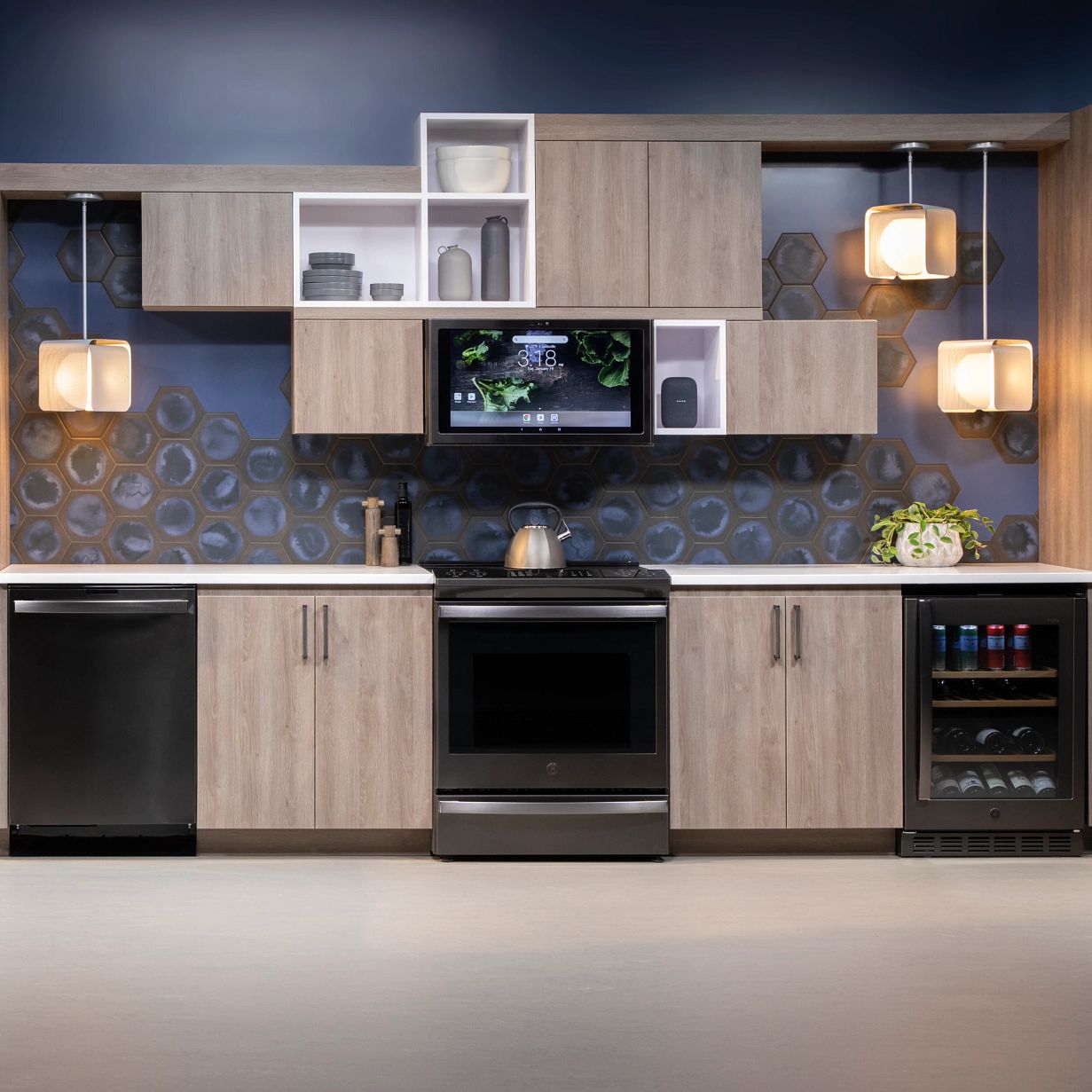 A kitchen with black appliances
Description automatically generated with low confidence