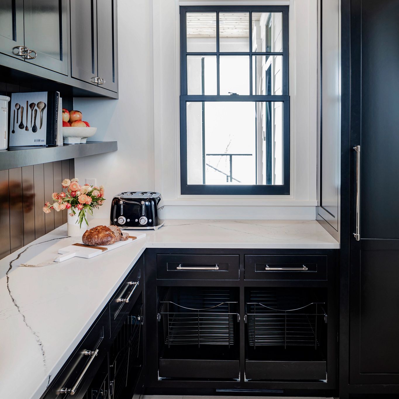 A kitchen with black cabinets
Description automatically generated with low confidence