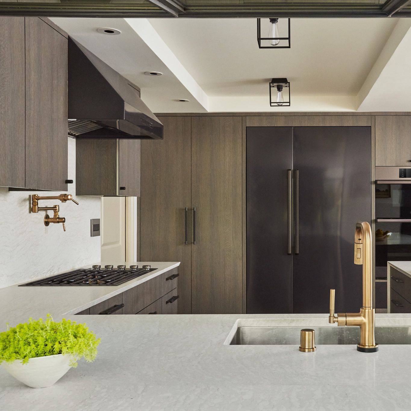 A view of a kitchen
Description automatically generated
