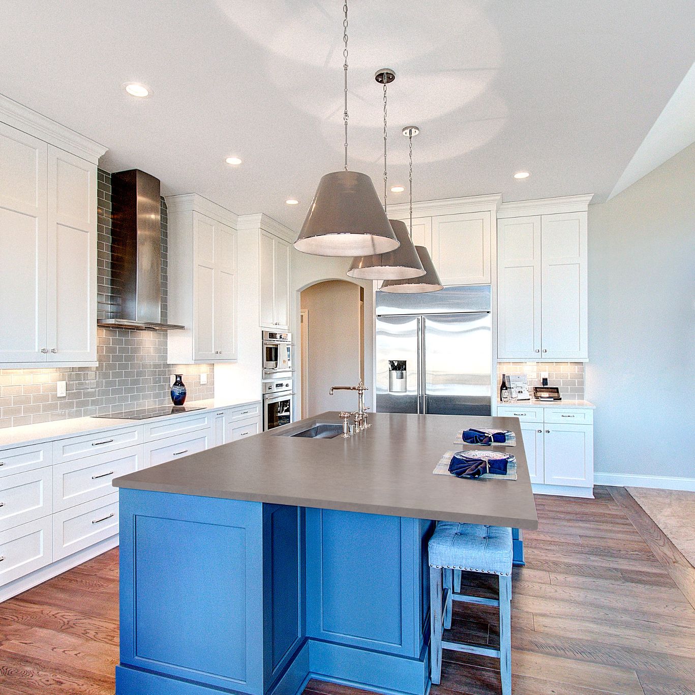 A kitchen with white cabinets
Description automatically generated with medium confidence