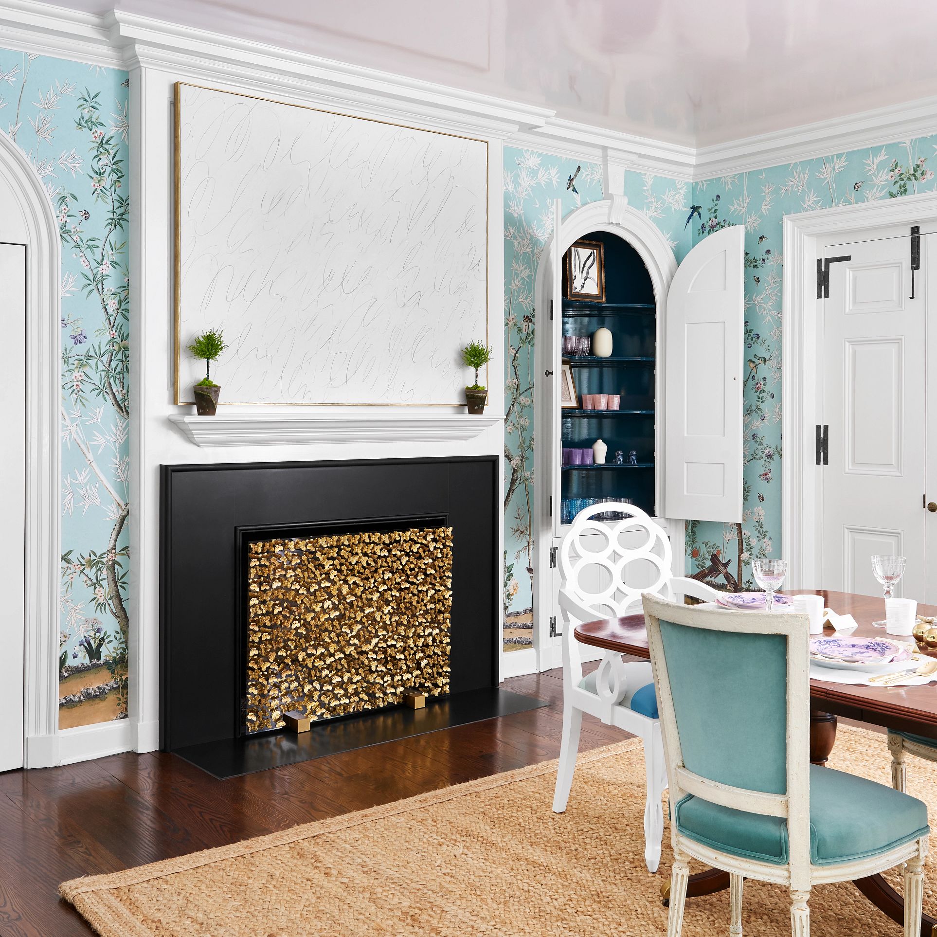 A picture containing indoor, living, table, chair
Description automatically generated