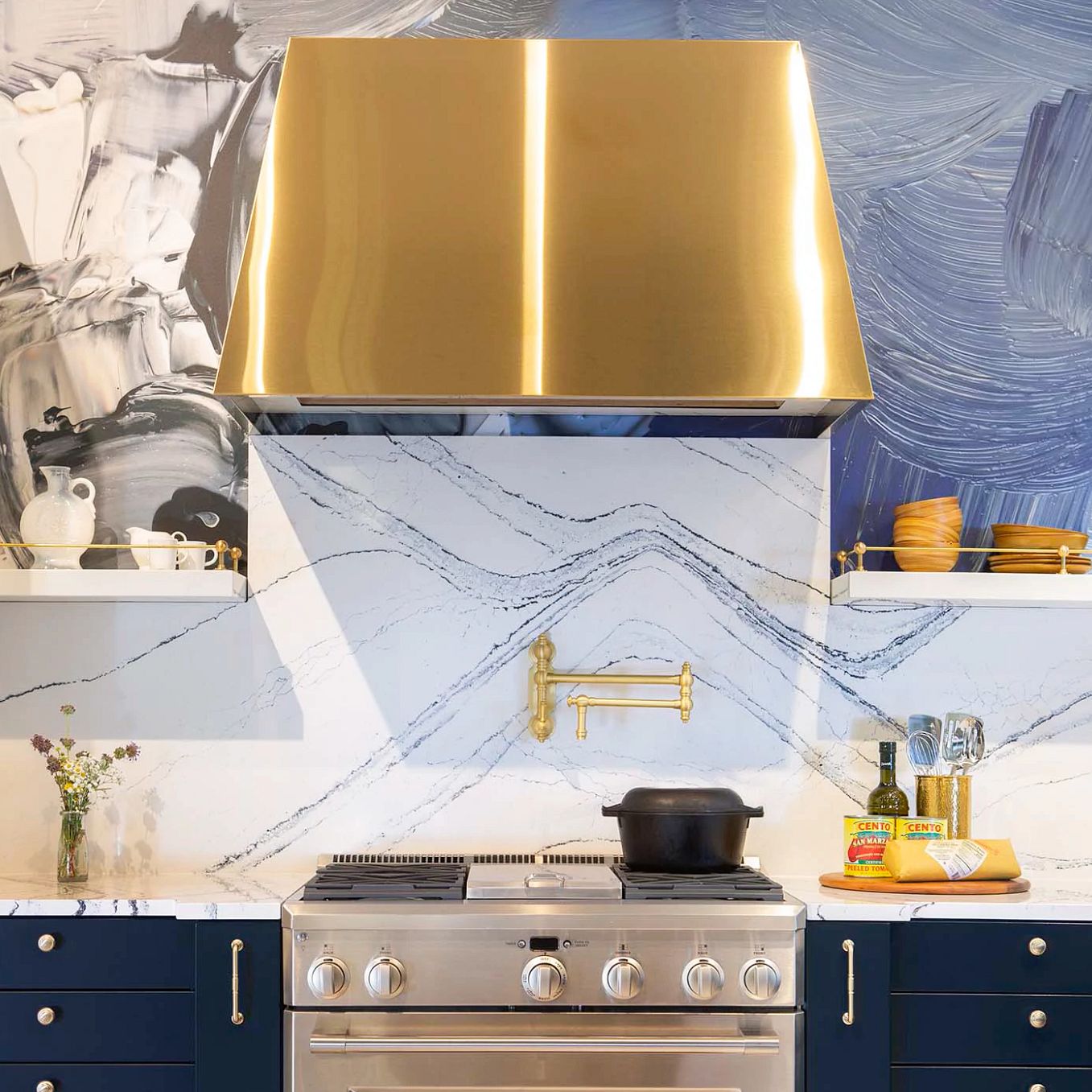 A kitchen with a stove and cabinets
Description automatically generated with medium confidence