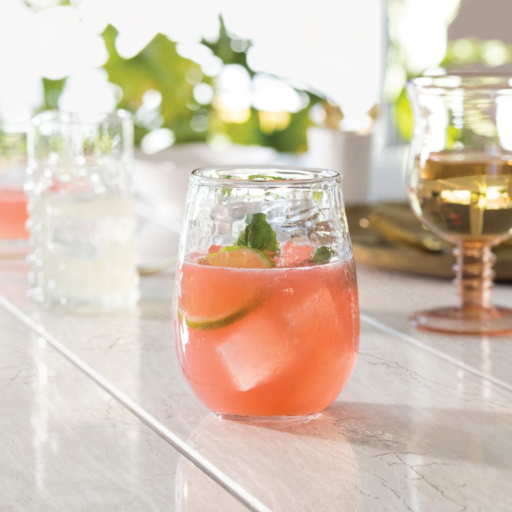 https://www.cambriausa.com/style/refreshing-summer-sips/