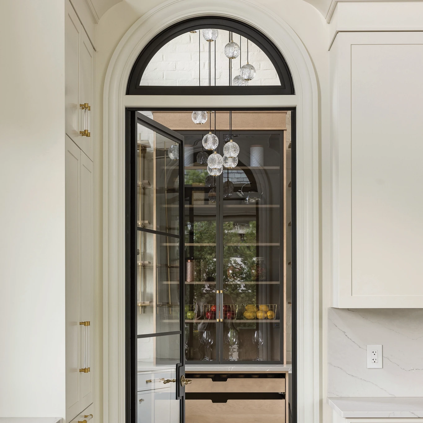 https://www.cambriausa.com/style/why-you-should-add-a-butlers-pantry-to-your-kitchen-design/