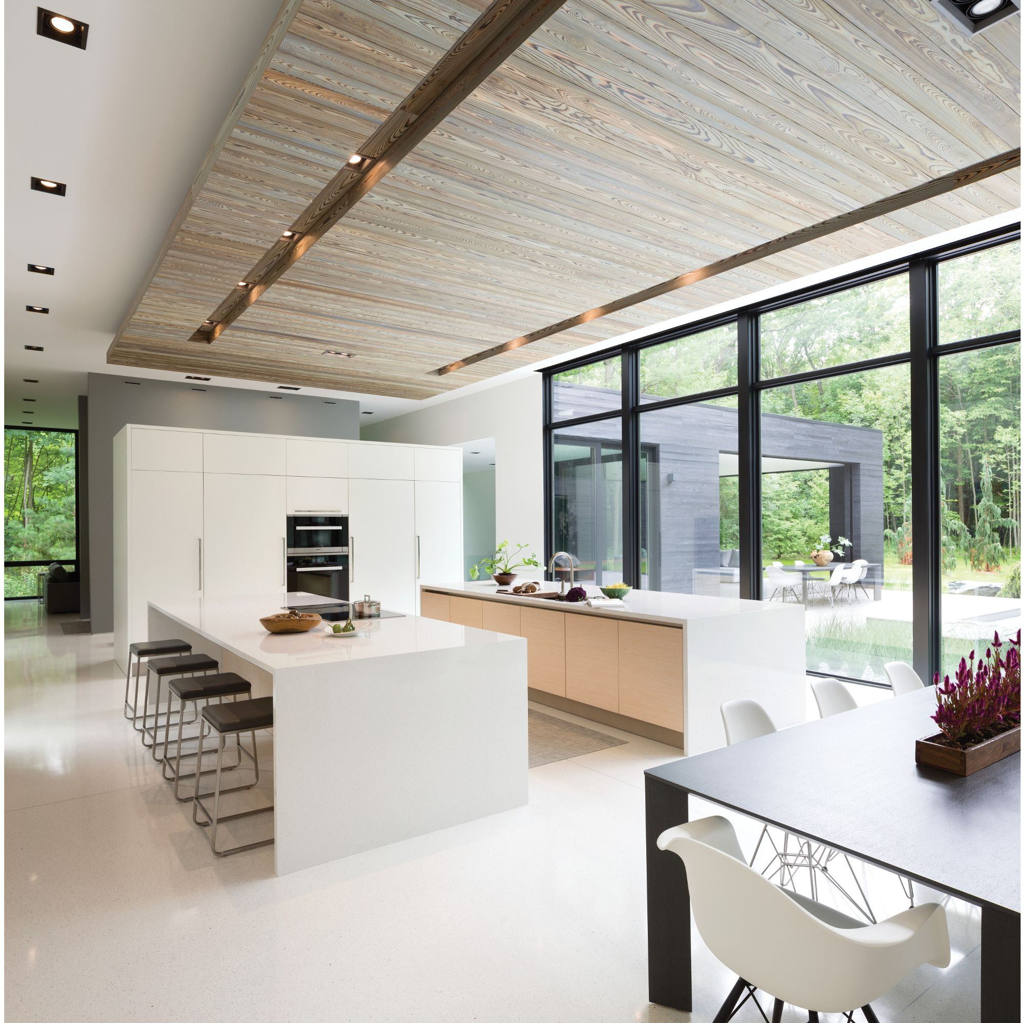 A picture containing indoor, living, ceiling, wall
Description automatically generated